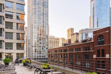 هتل Courtyard By Marriott Chicago Downtown/river North