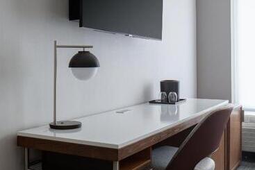 هتل Courtyard By Marriott Chicago Downtown/river North