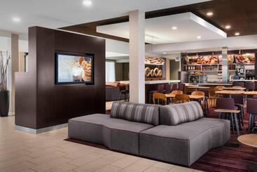 هتل Courtyard By Marriott Fishkill