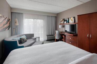 هتل Courtyard By Marriott Fishkill