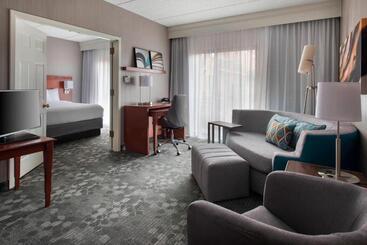 هتل Courtyard By Marriott Fishkill