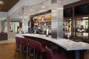 هتل Courtyard By Marriott Fishkill