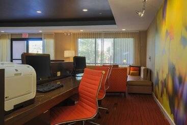 هتل Courtyard By Marriott Flint Grand Blanc