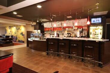 هتل Courtyard By Marriott Flint Grand Blanc