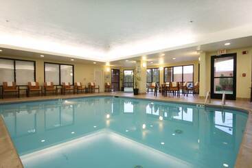 هتل Courtyard By Marriott Flint Grand Blanc