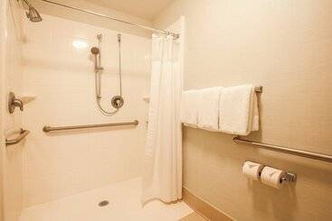 هتل Courtyard By Marriott Flint Grand Blanc