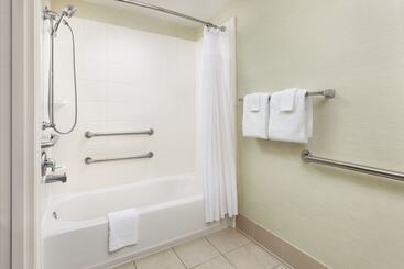 هتل Courtyard By Marriott Flint Grand Blanc