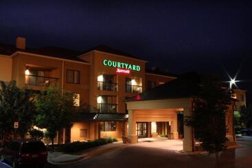 هتل Courtyard By Marriott Flint Grand Blanc