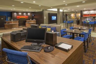هتل Courtyard Grand Rapids Airport