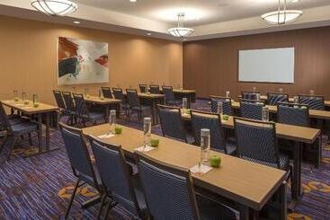 هتل Courtyard Grand Rapids Airport