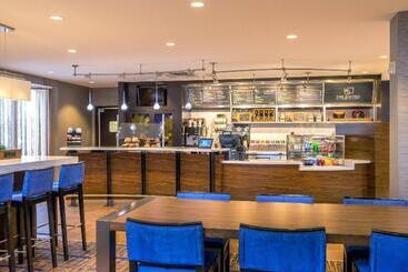 هتل Courtyard Hartford Manchester