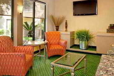 هتل Courtyard By Marriott Houston Hobby Airport