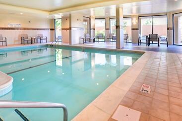 هتل Courtyard By Marriott Kokomo