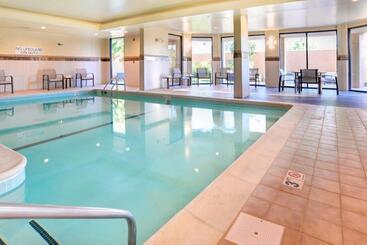 هتل Courtyard By Marriott Kokomo