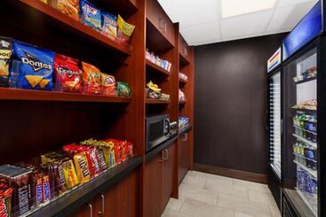 هتل Courtyard Manchesterboston Regional Airport