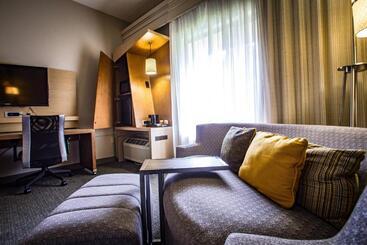 هتل Courtyard Memphis East/bill Morris Parkway