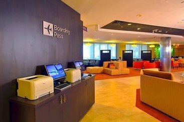 هتل Courtyard New York LaGuardia Airport