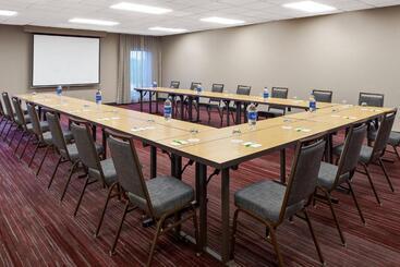 هتل Courtyard By Marriott Pittsburgh Airport