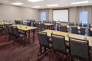 هتل Courtyard By Marriott Pittsburgh Airport