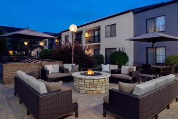 هتل Courtyard By Marriott Pittsburgh Airport