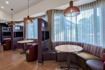 هتل Courtyard By Marriott Pittsburgh Airport