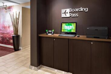هتل Courtyard By Marriott Pittsburgh Airport