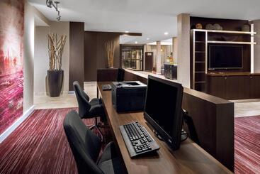 هتل Courtyard By Marriott Pittsburgh Airport