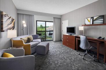 هتل Courtyard By Marriott Pittsburgh Airport