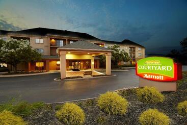 هتل Courtyard By Marriott State College