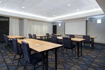 هتل Courtyard By Marriott State College
