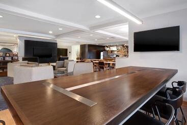 هتل Courtyard By Marriott State College