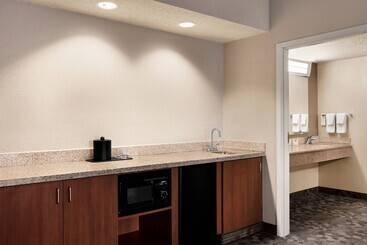 هتل Courtyard By Marriott Tulsa Central