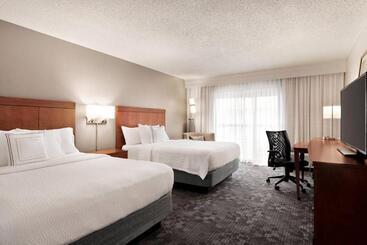 هتل Courtyard By Marriott Tulsa Central
