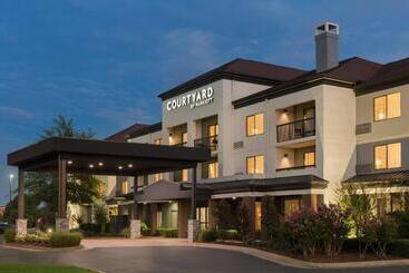 هتل Courtyard By Marriott Tulsa Central