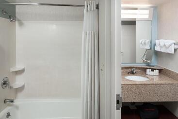 هتل Courtyard Virginia Beach Oceanfront/south
