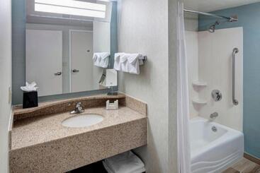 هتل Courtyard Virginia Beach Oceanfront/south