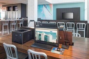 هتل Courtyard Virginia Beach Oceanfront/south