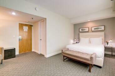 Crest Hotel Suites