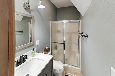 هتل Crestview Place 307a
