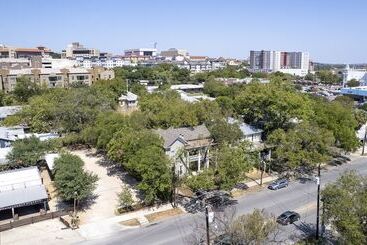 בית מלון כפרי The Crystal River Inn