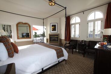 هتل Cypress Inn