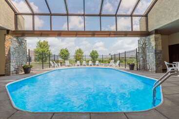 هتل Days Inn By Wyndham Maumee/toledo