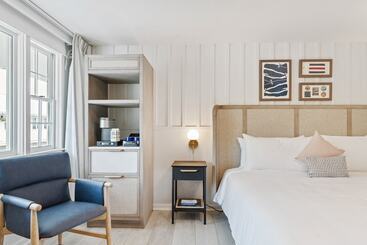 Отель Greyfinch Chatham Inn