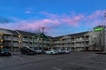 هتل Hometowne Studios By Red Roof Denver   Airport/aurora