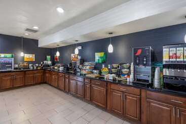 هتل Quality Inn & Suites Denver Airport   Gateway Park