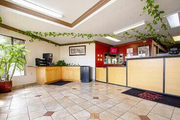 هتل Red Roof Inn & Suites Monterey
