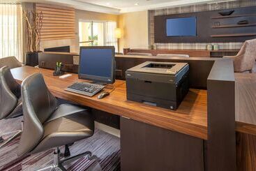 هتل Sonesta Select Allentown Bethlehem Airport