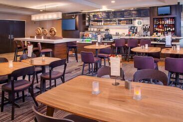 هتل Sonesta Select Allentown Bethlehem Airport