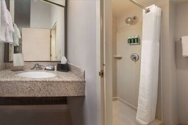 هتل Sonesta Select Allentown Bethlehem Airport