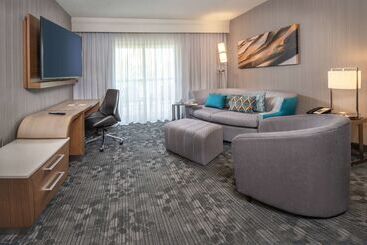 هتل Sonesta Select Allentown Bethlehem Airport
